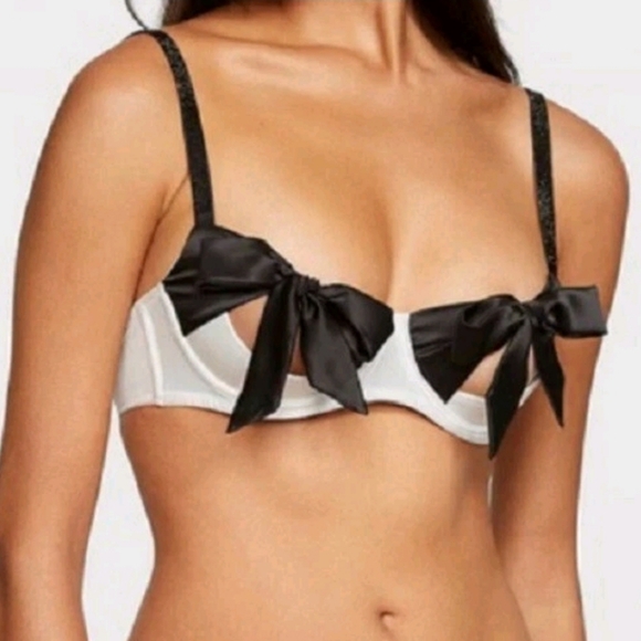 Victoria's Secret Dream Angels Satin Peakaboo Bow Balconette Bra & Panty, Set - Picture 3 of 13